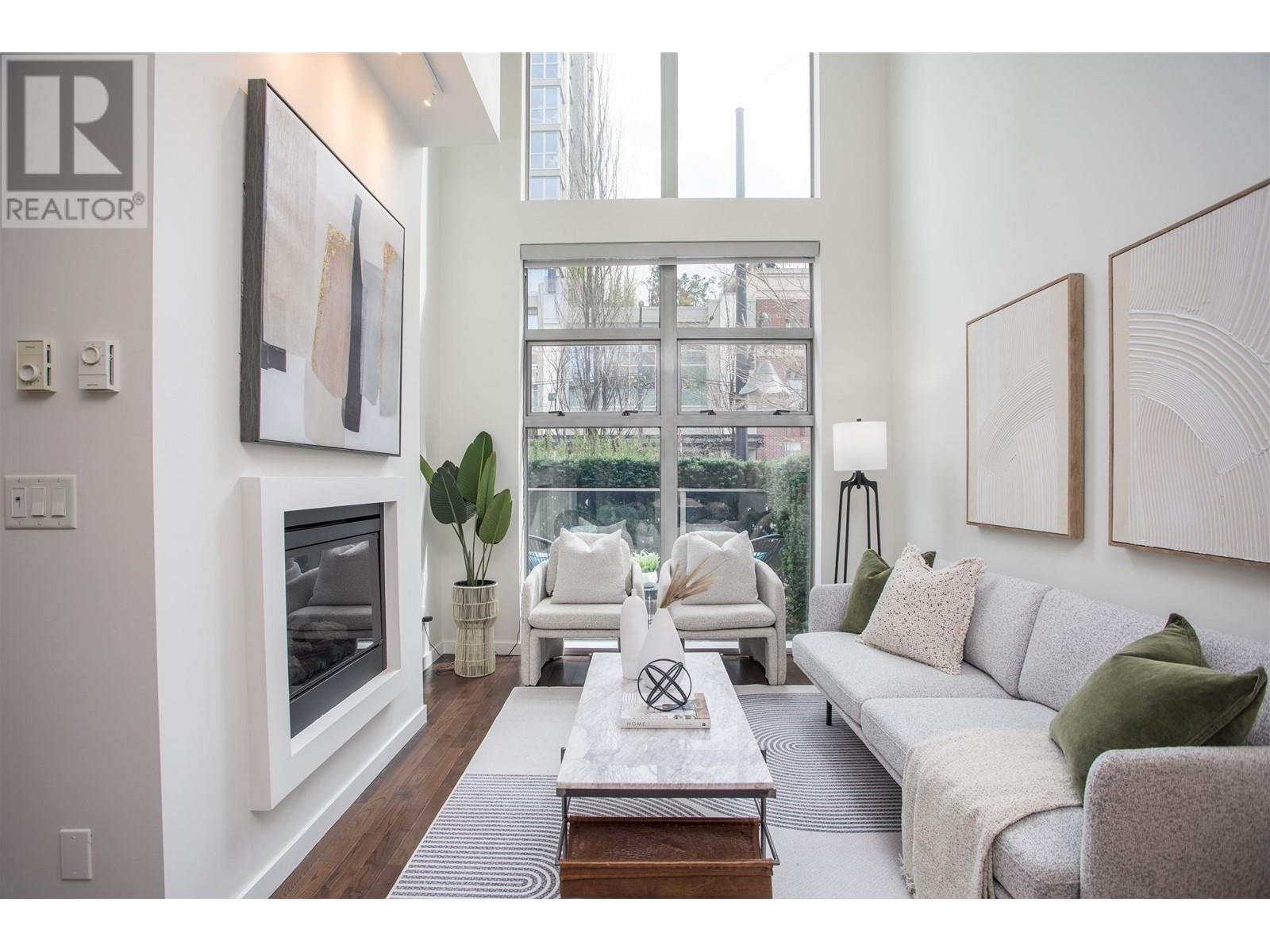 1237 Richards Street, Vancouver, British Columbia  V6B 3G3 - Photo 1 - R2991757