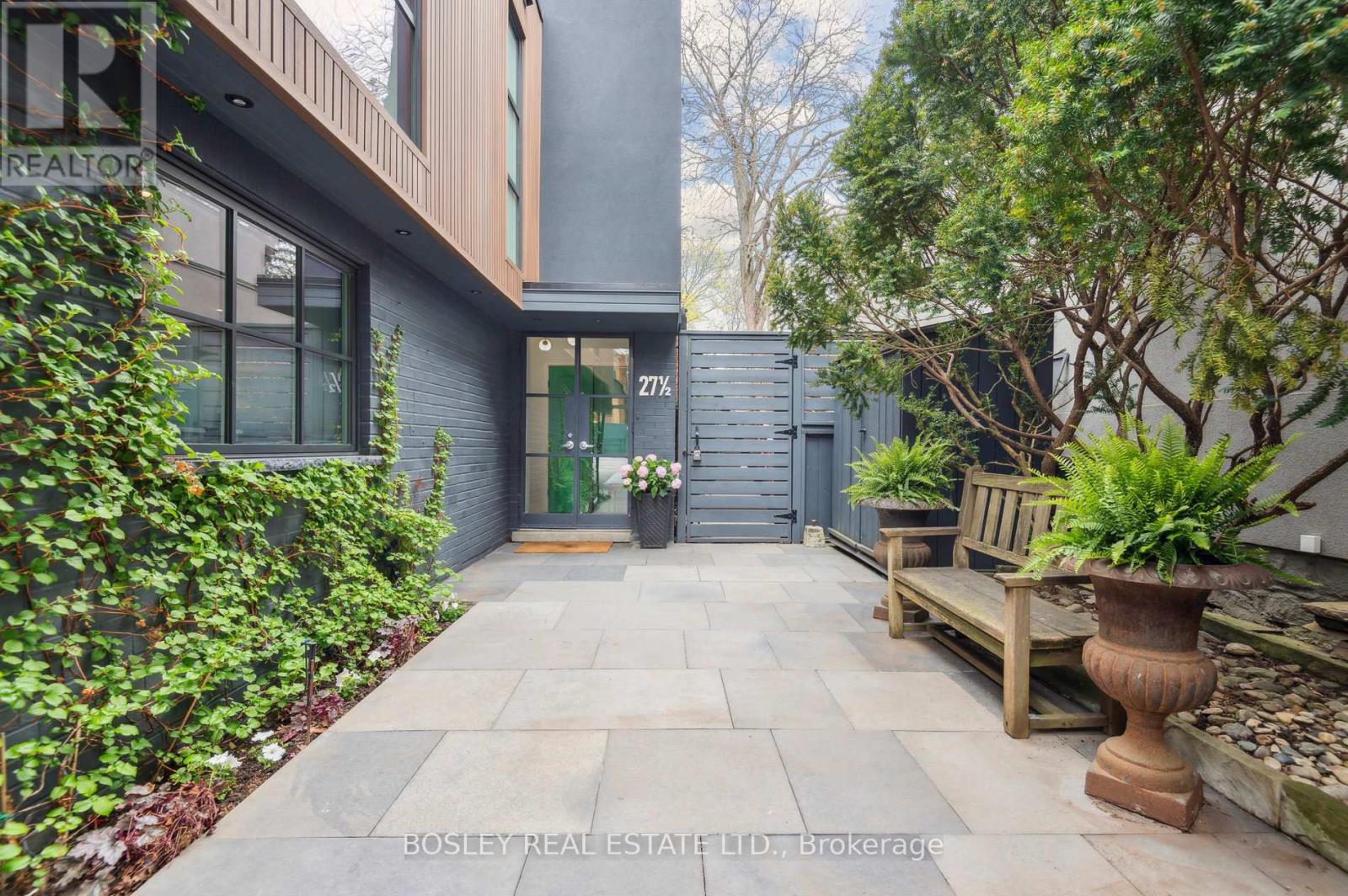 <div class="slider-price">$4,595,000</div><p>27 1/2 Dunbar Road, Toronto, Ontario</p>