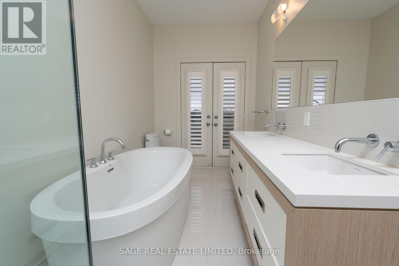 222 Vellwood Common, Oakville, Ontario  L6L 0E8 - Photo 13 - W12128806