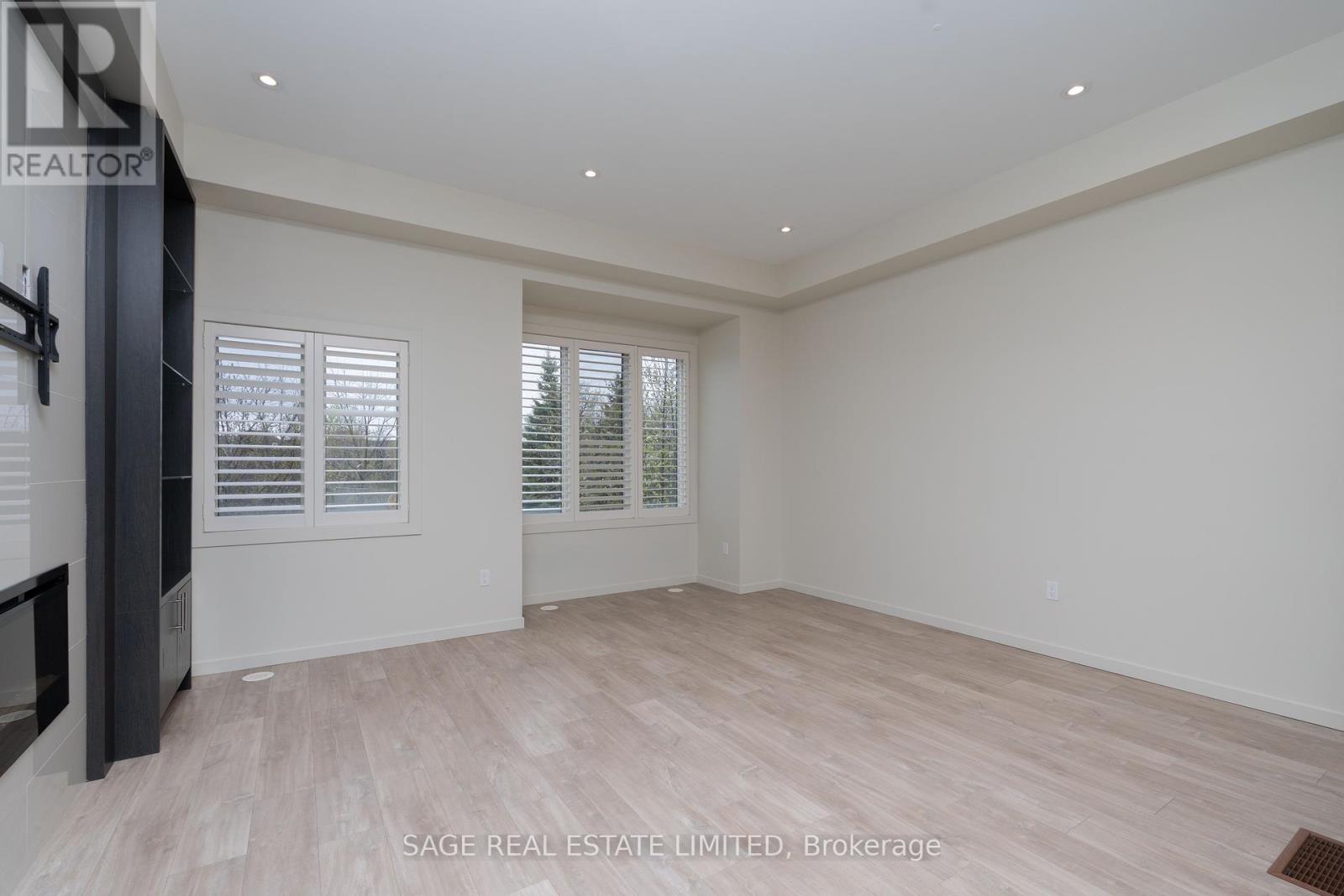 222 Vellwood Common, Oakville, Ontario  L6L 0E8 - Photo 3 - W12128806