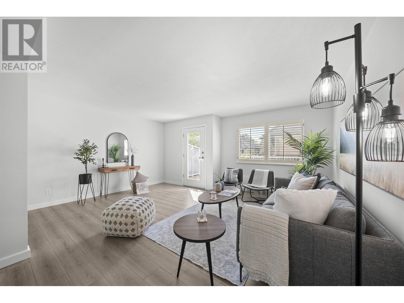 Property at 5 4703 51 STREET image 2