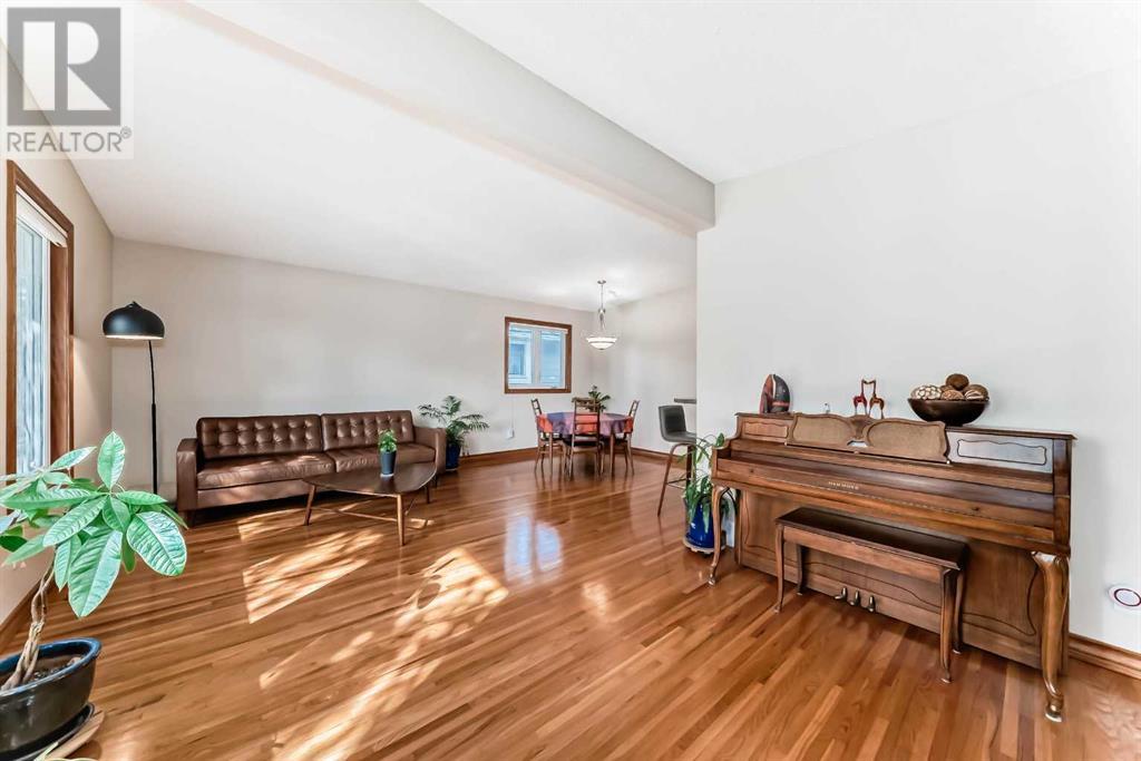 Property at 4904 48 Street NW image 5