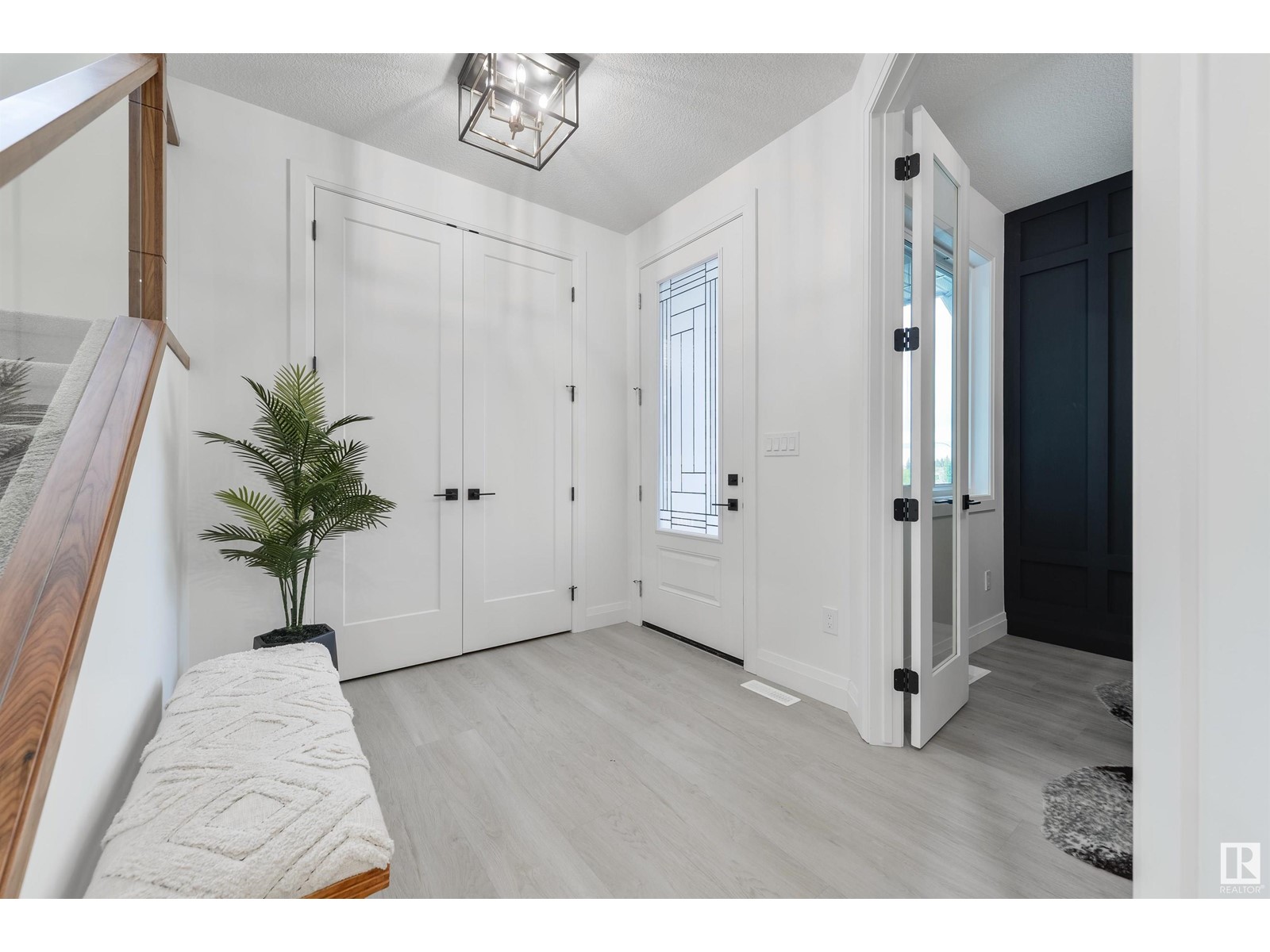 Property at 6 Hull WD image 3