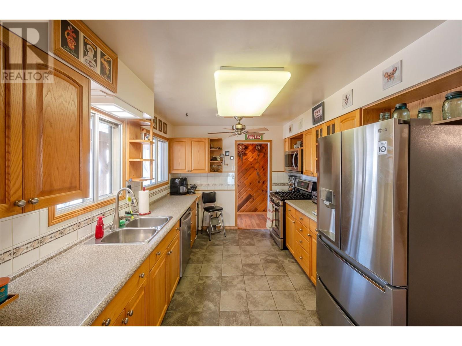 12252 Saunders Crescent, Summerland, British Columbia  V0H 1Z0 - Photo 2 - 10345726