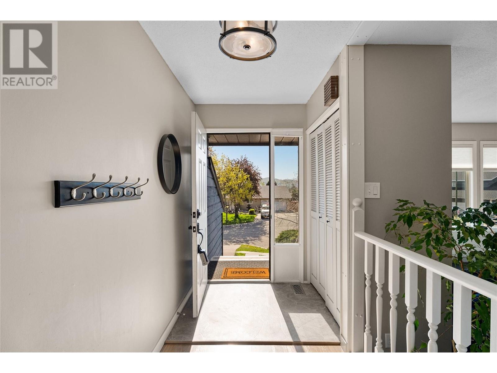 2274 Macintyre Place, Kamloops, British Columbia  V1S 1H7 - Photo 2 - 10346577