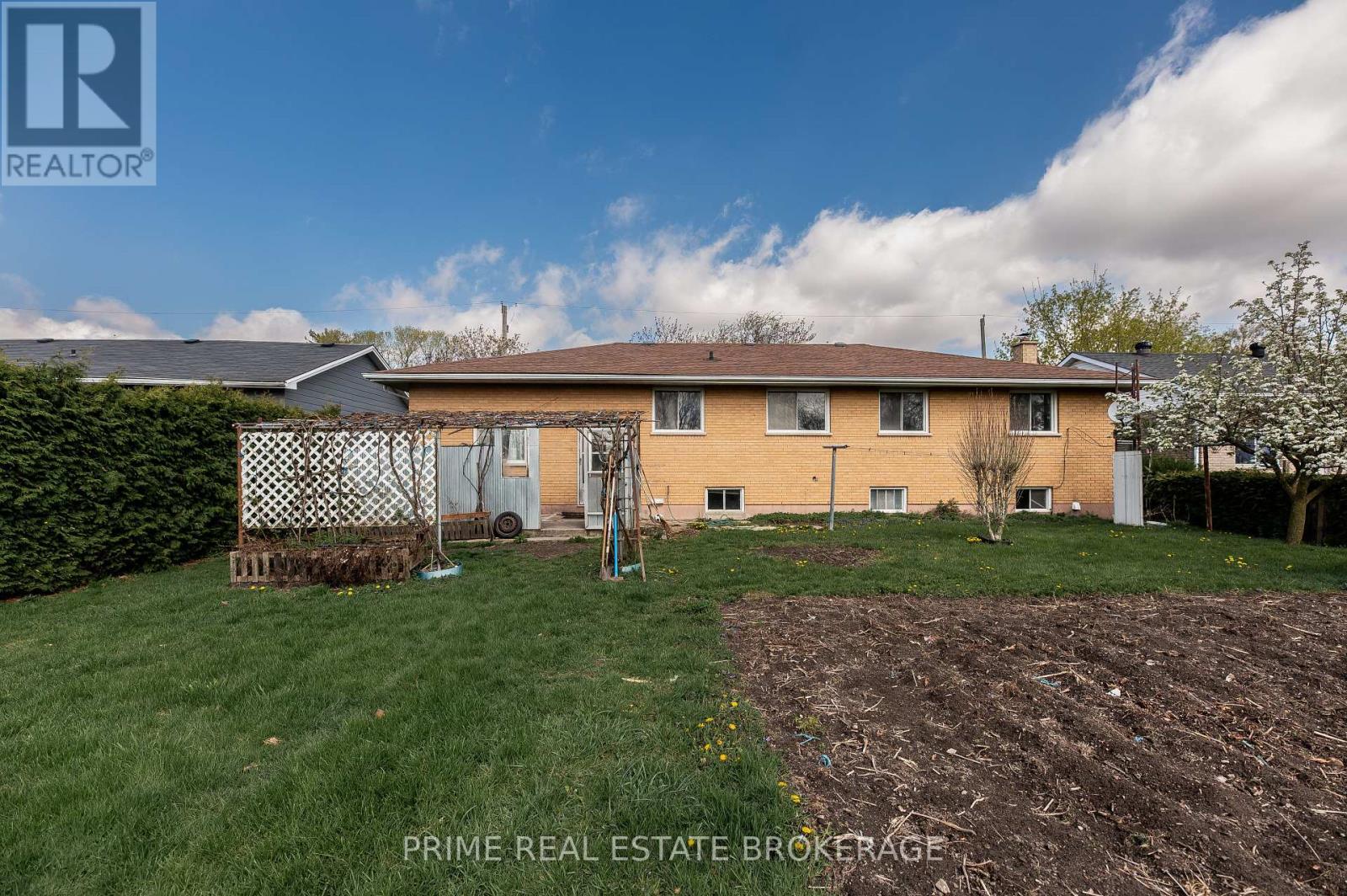 1156 Jane Street, West Elgin, Ontario  N0L 2P0 - Photo 41 - X12128946