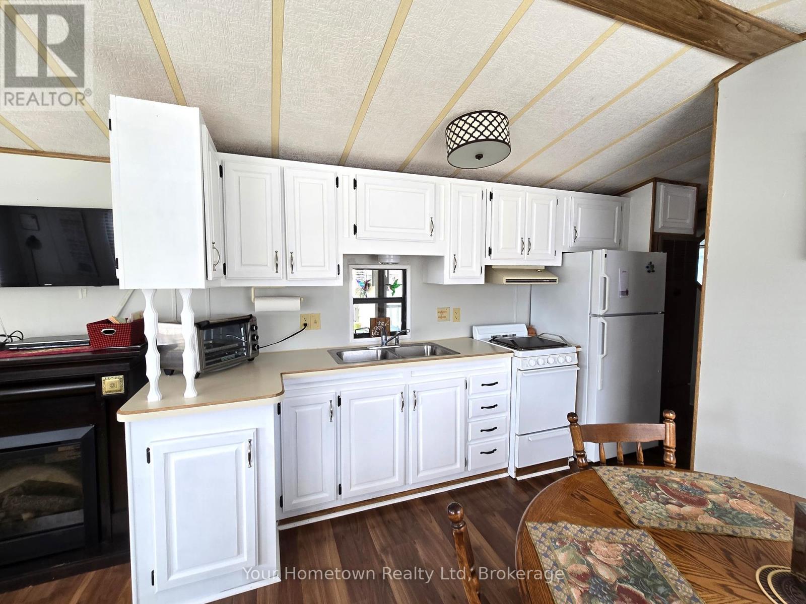157 Cedar Crescent, Centre Wellington, Ontario  N1M 2W5 - Photo 7 - X12128750