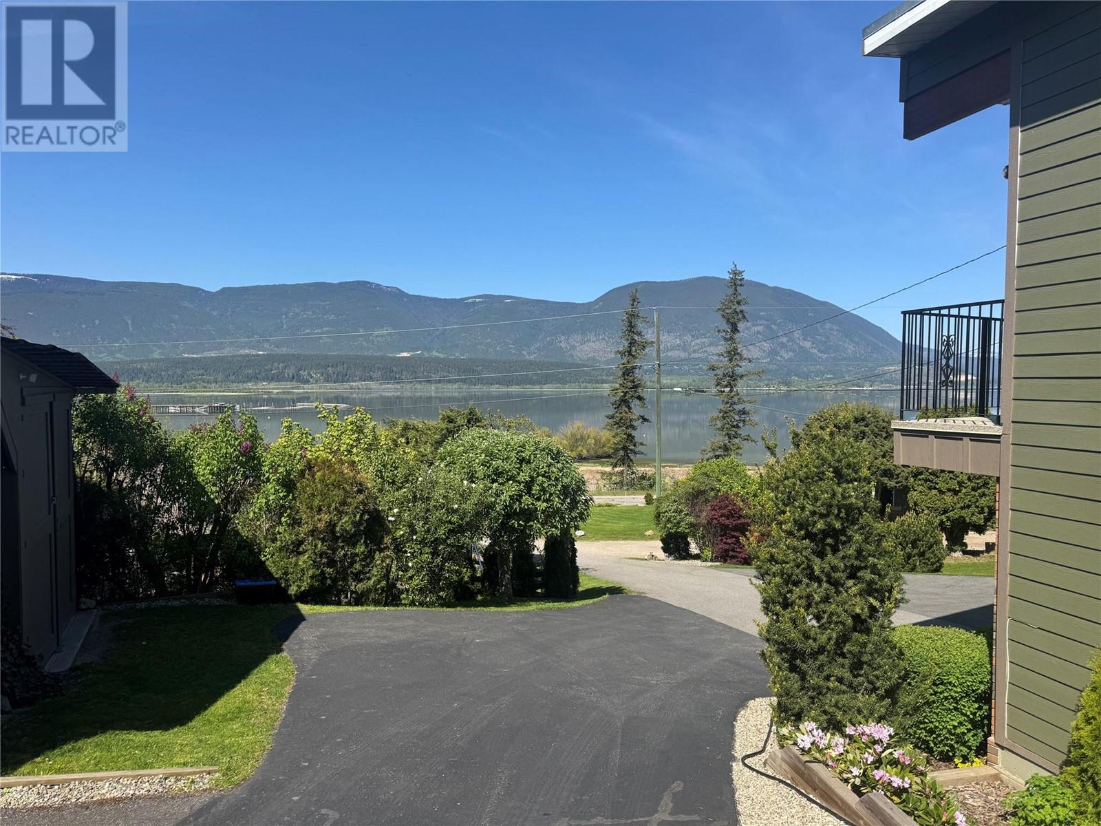 Property at 1280 Lakeshore Road NE image 4