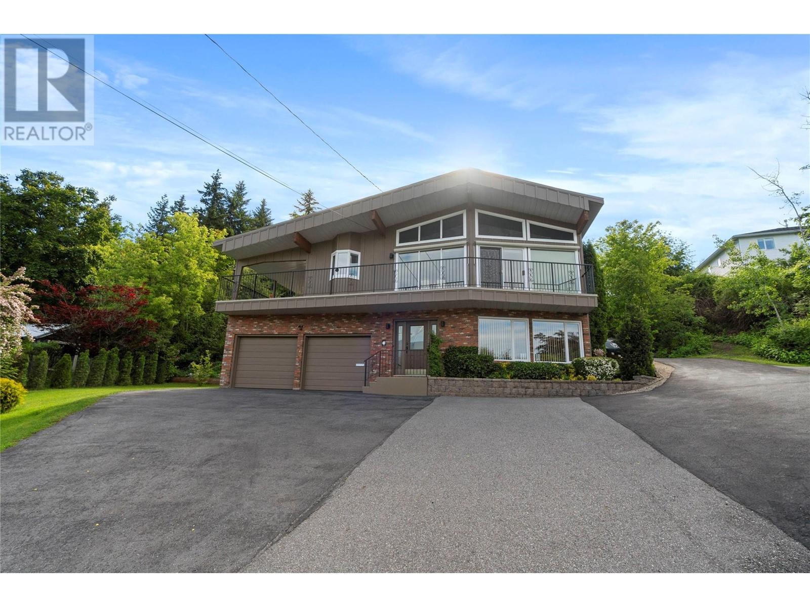 Property at 1280 Lakeshore Road NE image 3