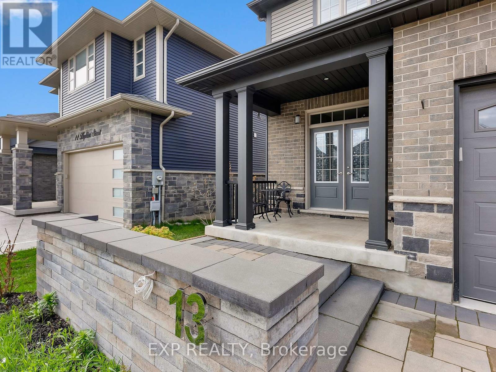 13 Hopkins Street, Thorold, Ontario  L2V 0E9 - Photo 3 - X12128980