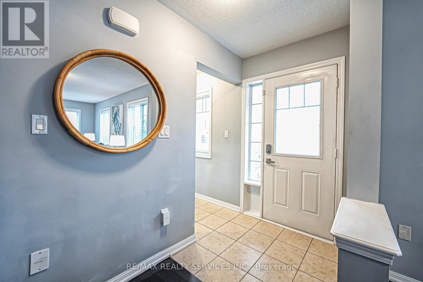 38 Arkwright Drive, Brampton, Ontario  L7A 0V2 - Photo 5 - W12128595