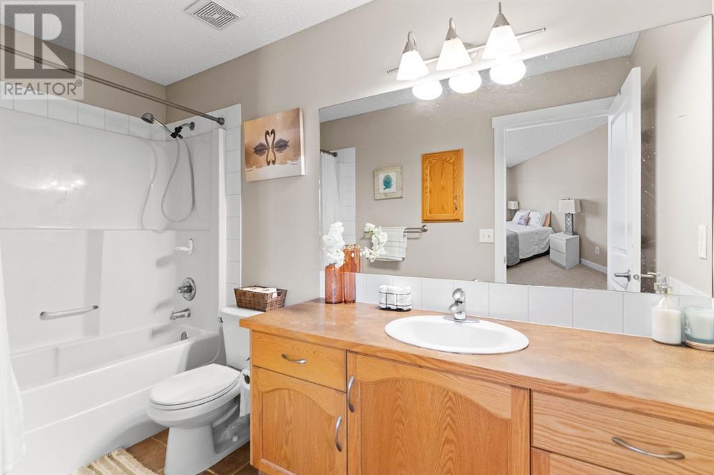 243 Rockyspring Grove Nw, Calgary, Alberta  T3G 5Z7 - Photo 31 - A2218235
