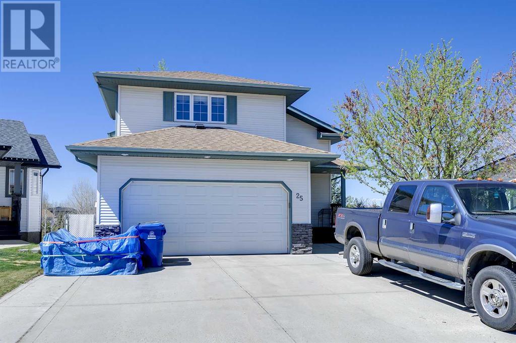 25 Pondside Crescent, Blackfalds, Alberta  T4M 0G2 - Photo 2 - A2217729