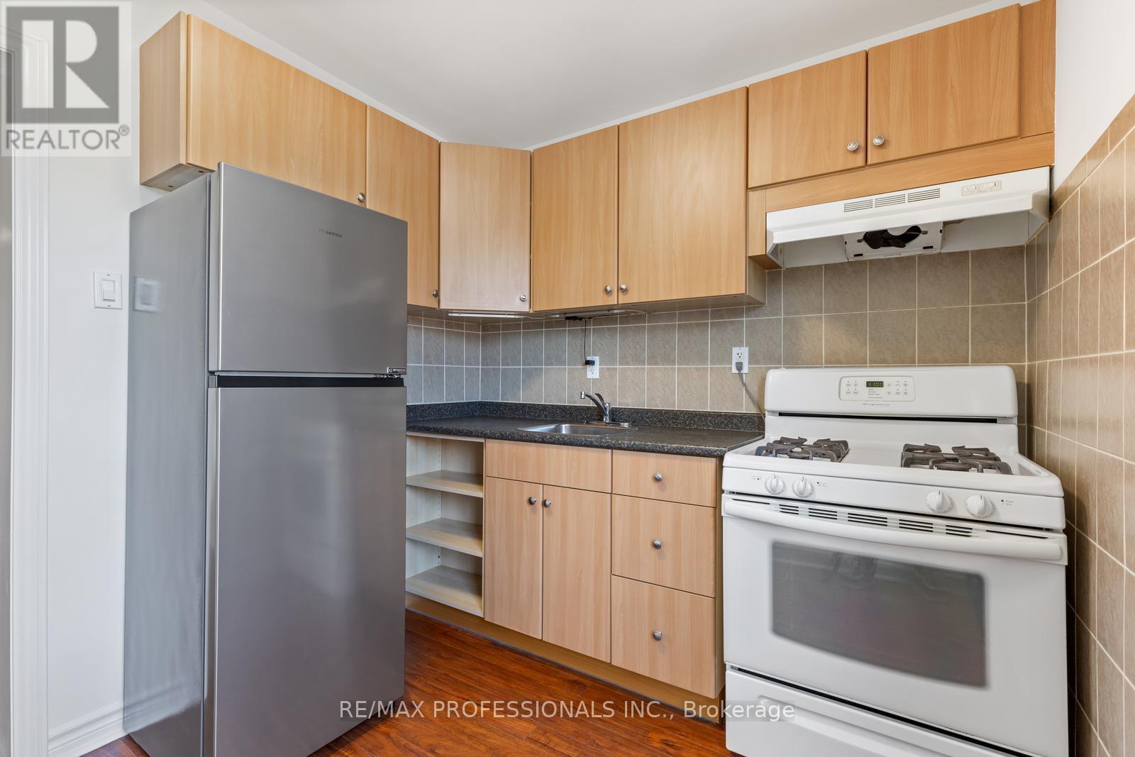 8 Parr Street, Toronto, Ontario  M6J 3E3 - Photo 3 - C12128911