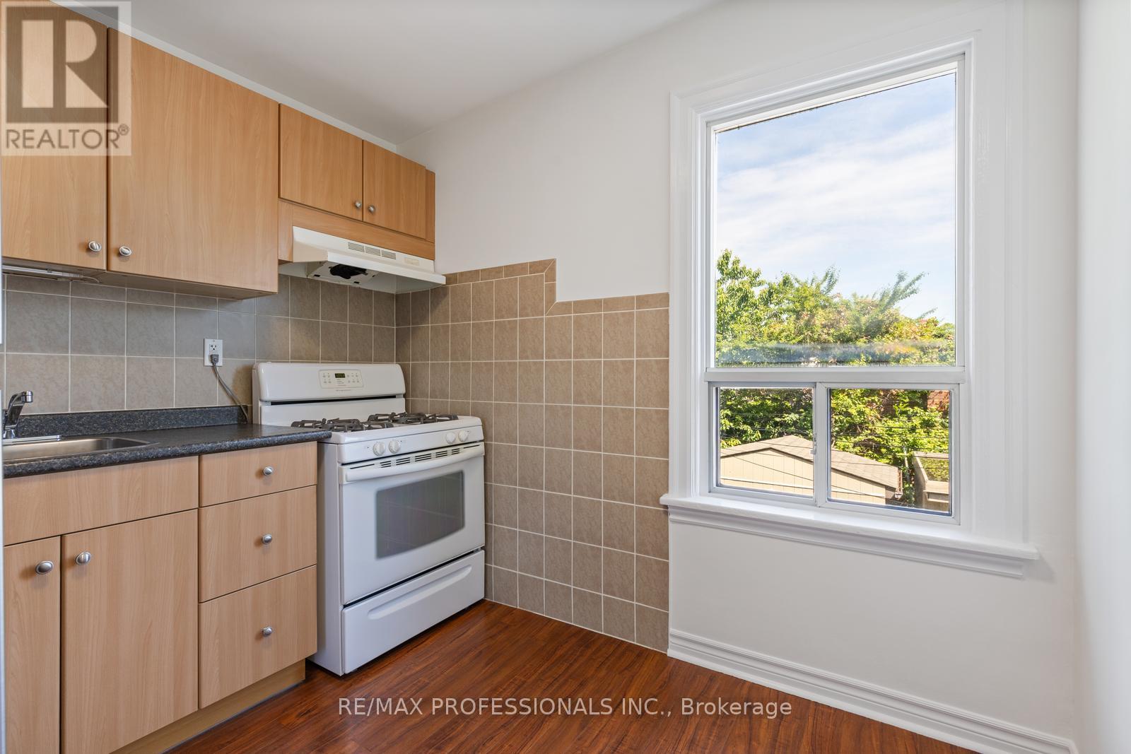 8 Parr Street, Toronto, Ontario  M6J 3E3 - Photo 4 - C12128911