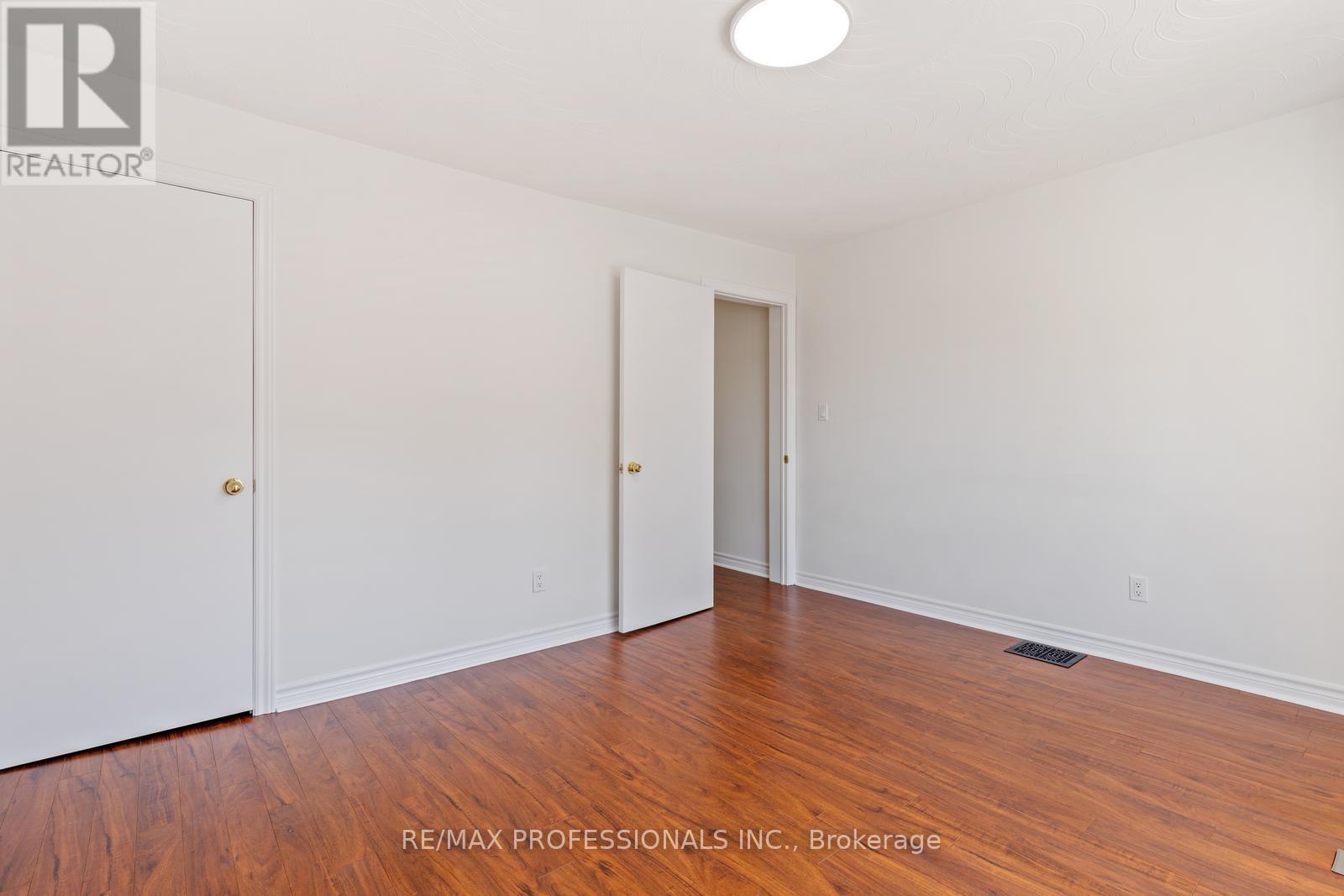 8 Parr Street, Toronto, Ontario  M6J 3E3 - Photo 7 - C12128911
