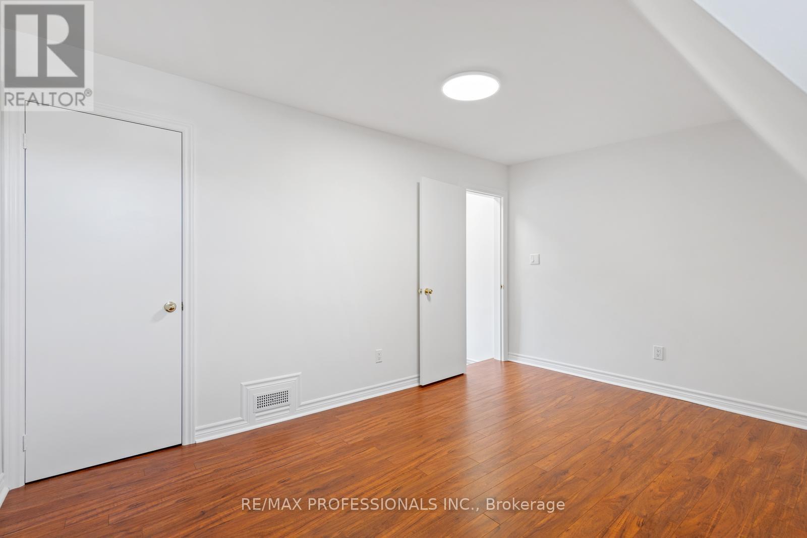 8 Parr Street, Toronto, Ontario  M6J 3E3 - Photo 9 - C12128911