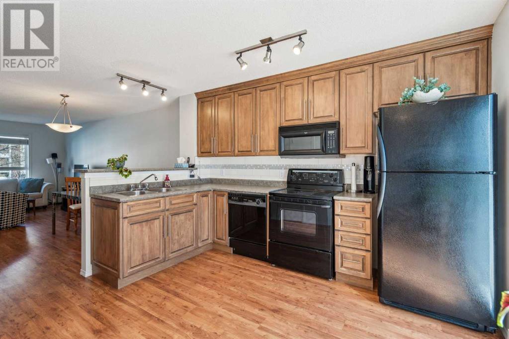 Property at 126 Tuscany Court NW image 4