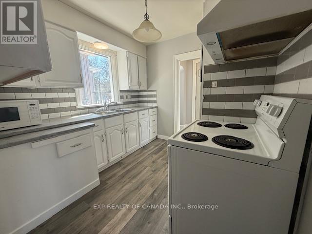Property at 410 MAPLE STREET S image 5