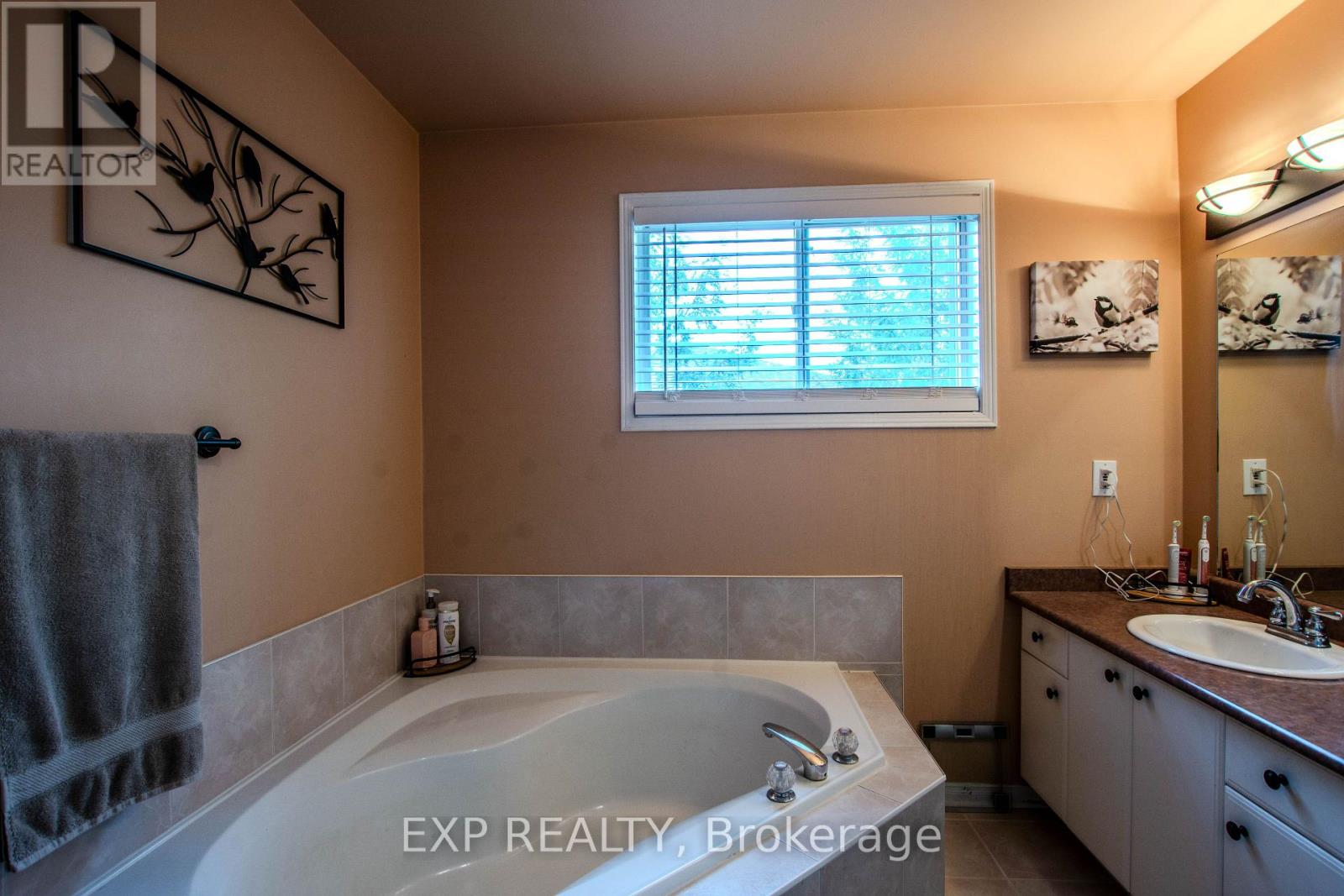 228 Mapleton Avenue S, Barrie, Ontario  L4N 8T3 - Photo 19 - S12128910