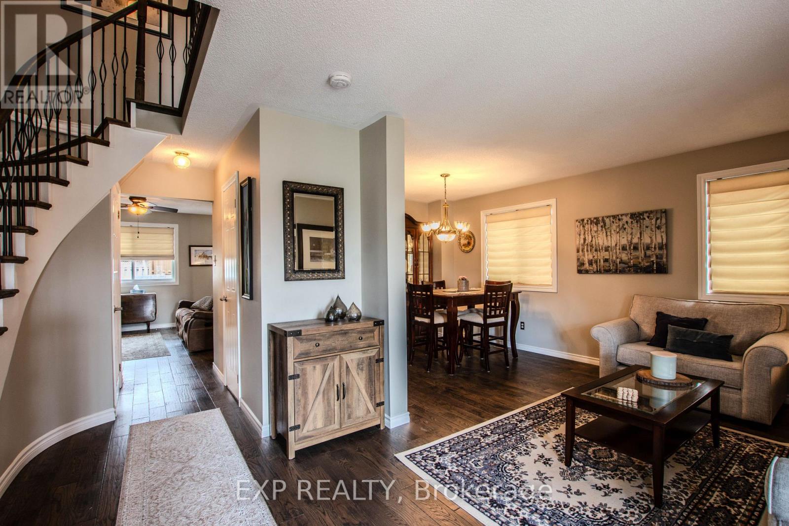 Property at 228 MAPLETON AVENUE S image 3