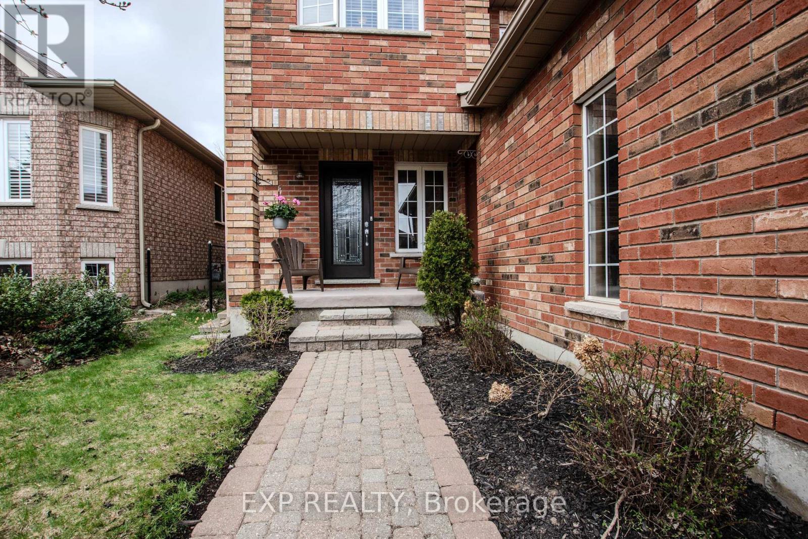 Property at 228 MAPLETON AVENUE S image 4