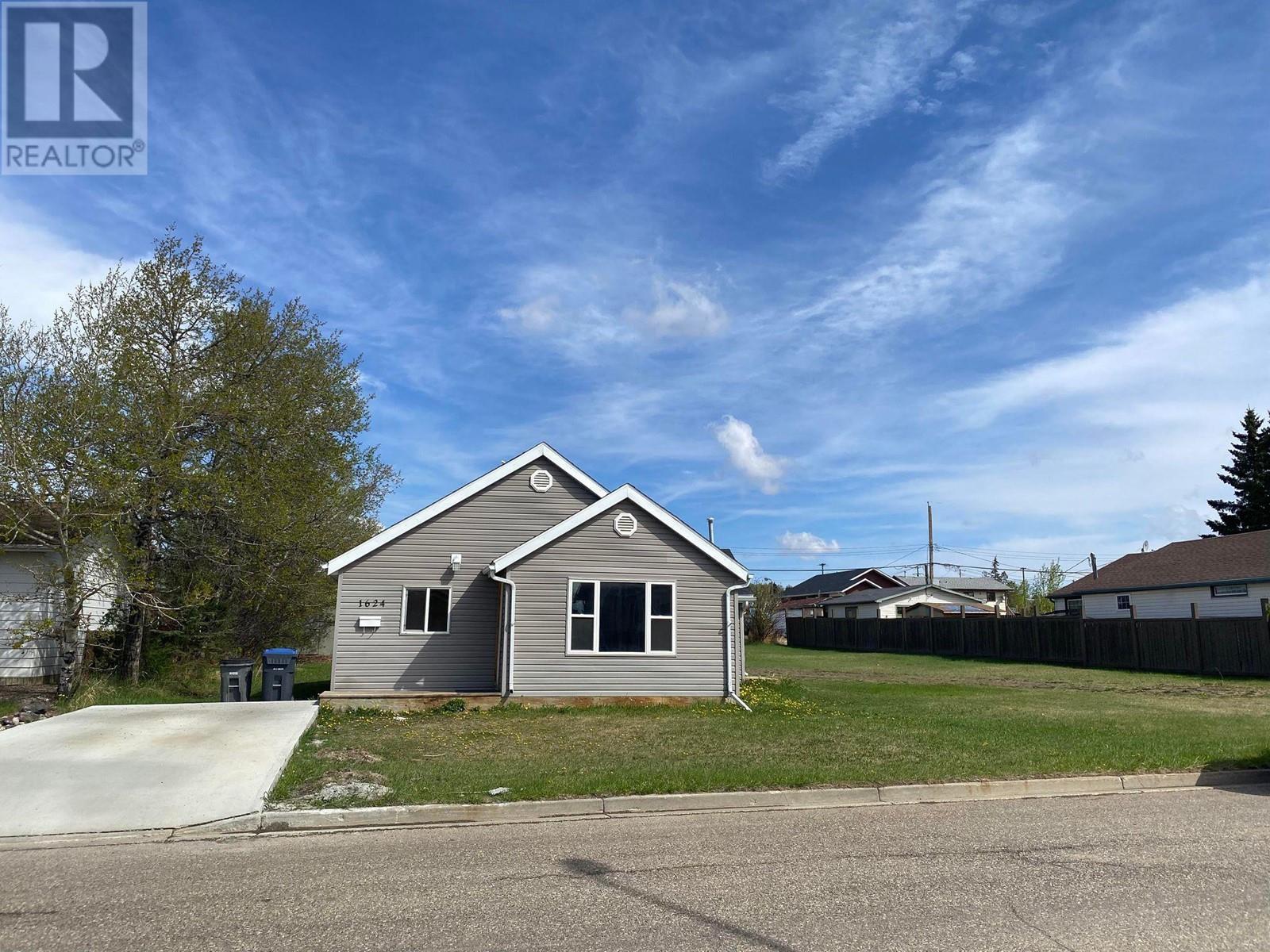 1624 100 Avenue, Dawson Creek, British Columbia  V1G 1X2 - Photo 2 - 10346599