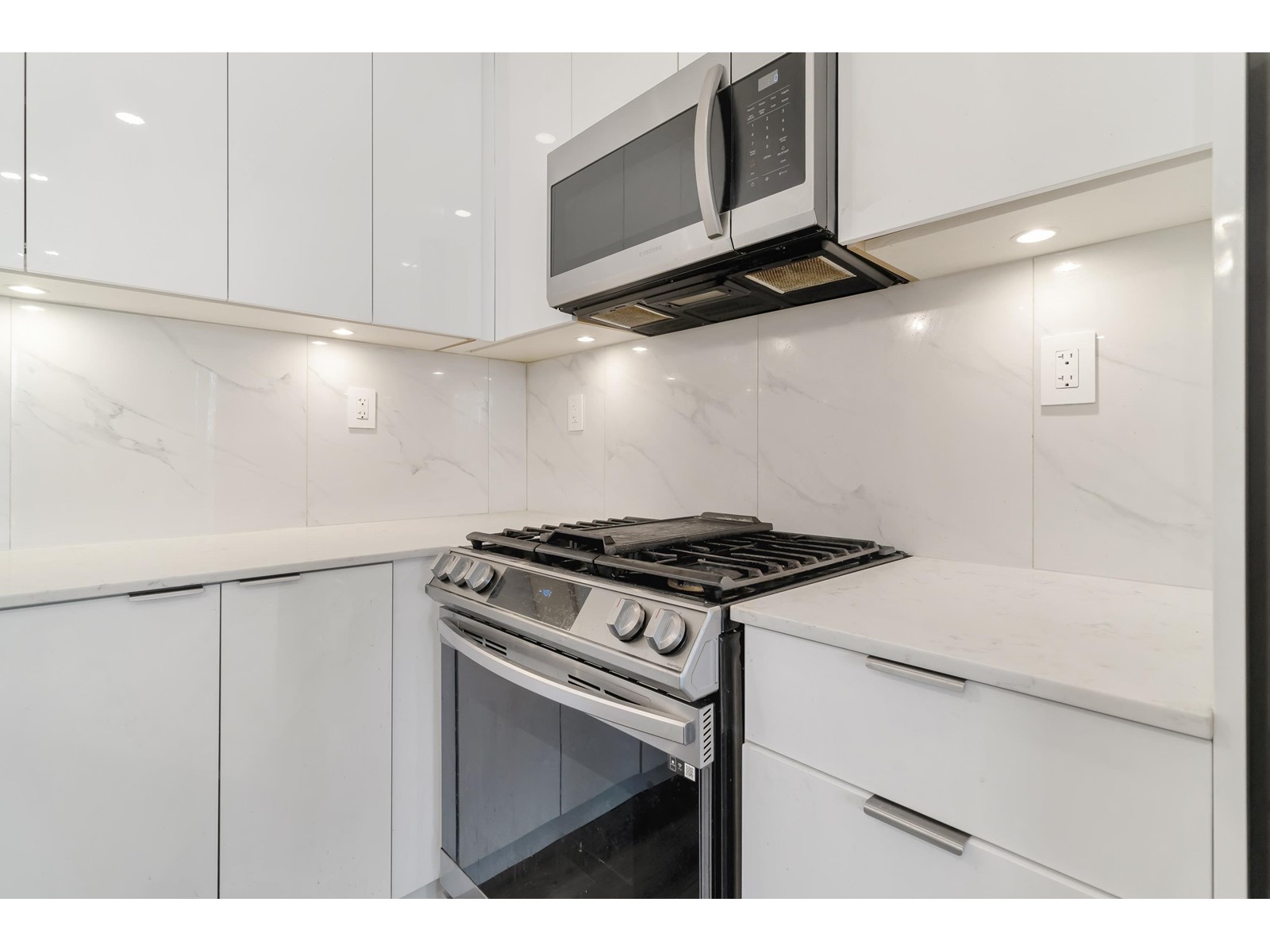 B406 8447 202 Street, Langley, British Columbia  V2Y 4K2 - Photo 8 - R2999327