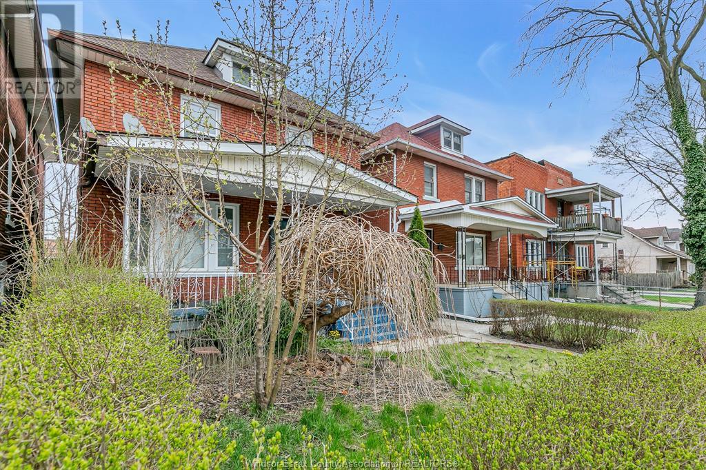 Property at 830 BRUCE image 3