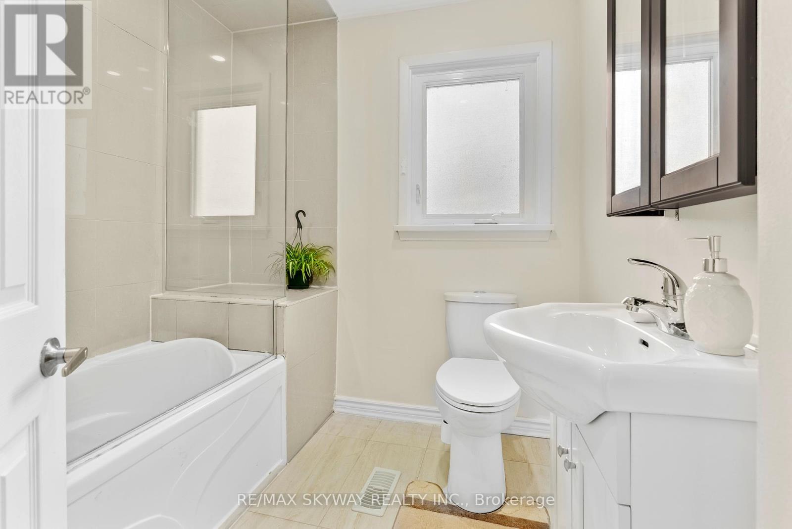 1328 Cawthra Road W, Mississauga (Mineola), Ontario  L5G 4K9 - Photo 28 - W12128912