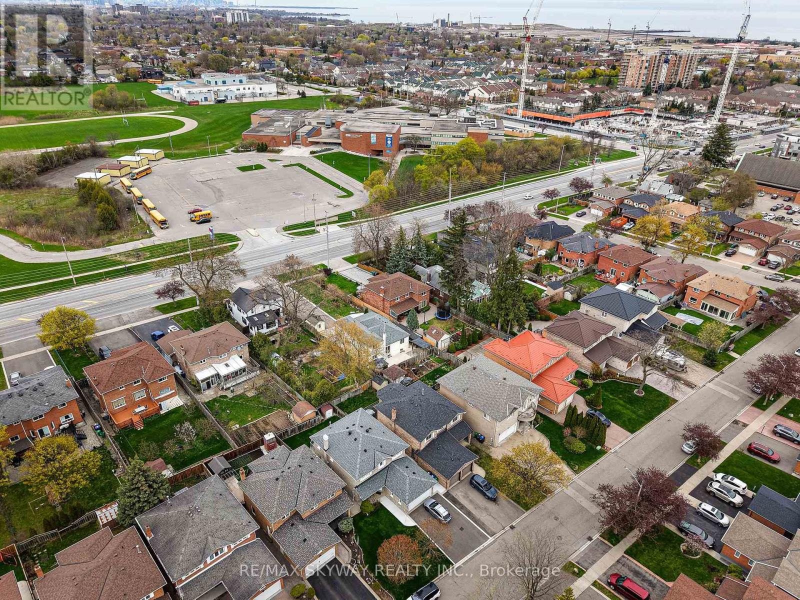 1328 Cawthra Road W, Mississauga (Mineola), Ontario  L5G 4K9 - Photo 36 - W12128912