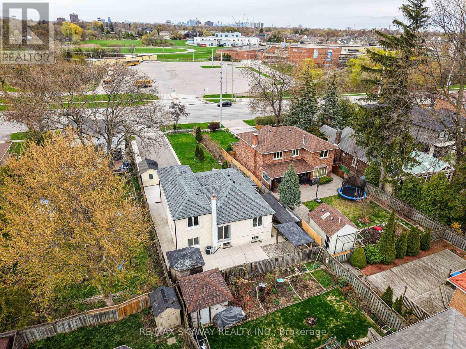 1328 Cawthra Road W, Mississauga (Mineola), Ontario  L5G 4K9 - Photo 45 - W12128912