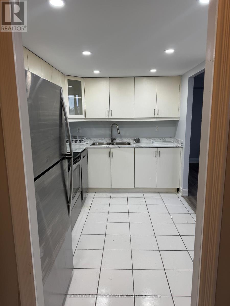 508 - 3700 Kaneff Crescent, Mississauga, Ontario  L5A 4B8 - Photo 19 - W12128955