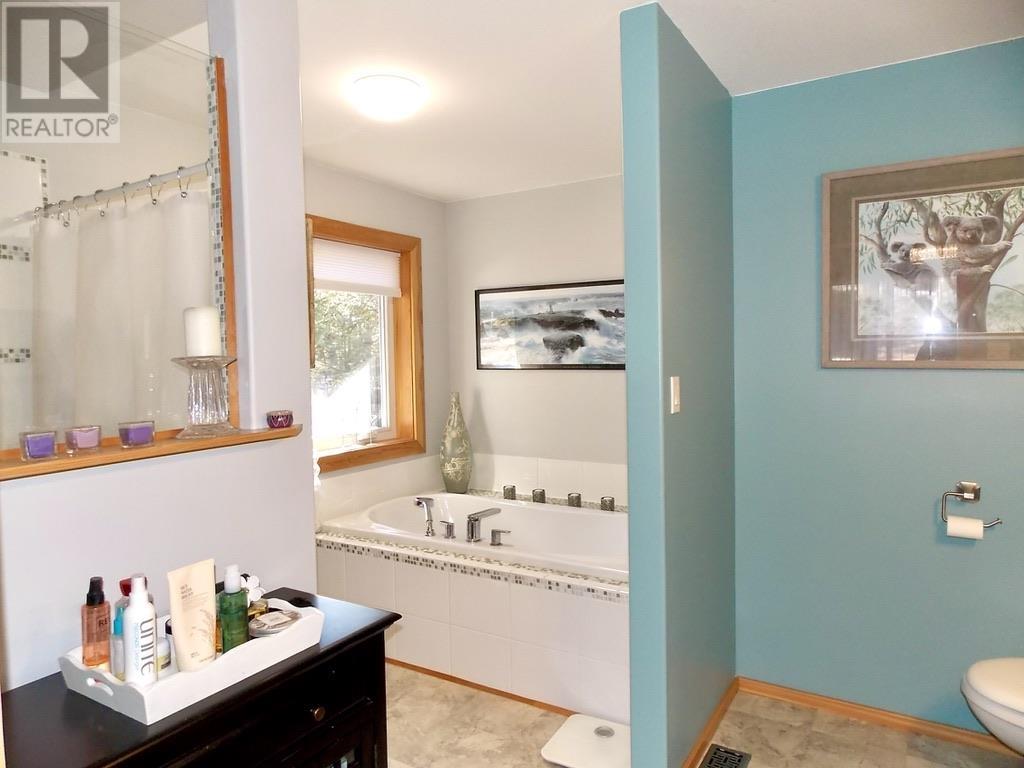 3630 Park Place, Lac La Hache, British Columbia  V0K 1T1 - Photo 24 - R2972619