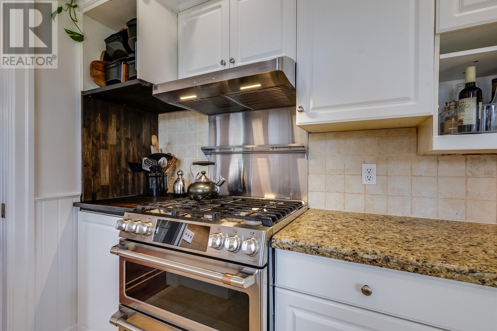 157 Magic Drive, Kelowna, British Columbia  V1V 1N2 - Photo 7 - 10336199