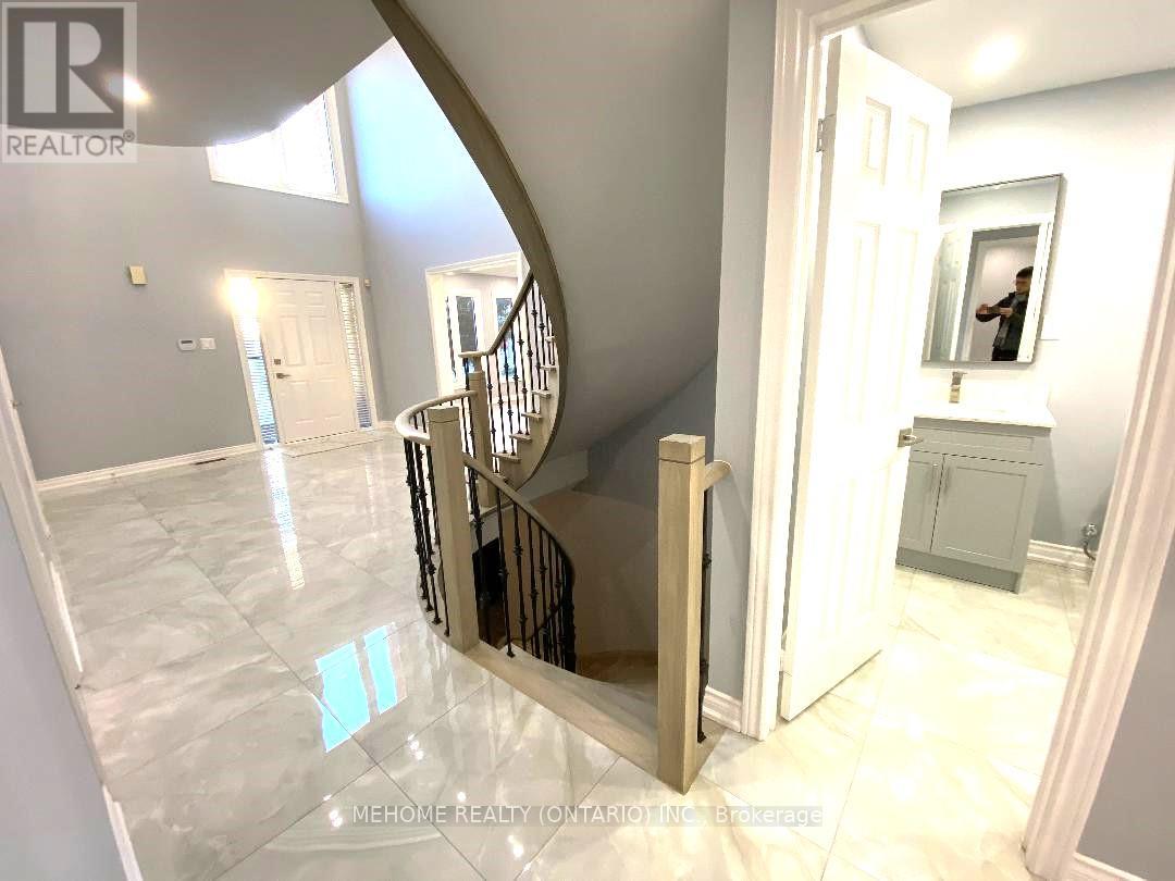 12 Highbridge Road, Richmond Hill, Ontario  L4B 1Y1 - Photo 6 - N12111781