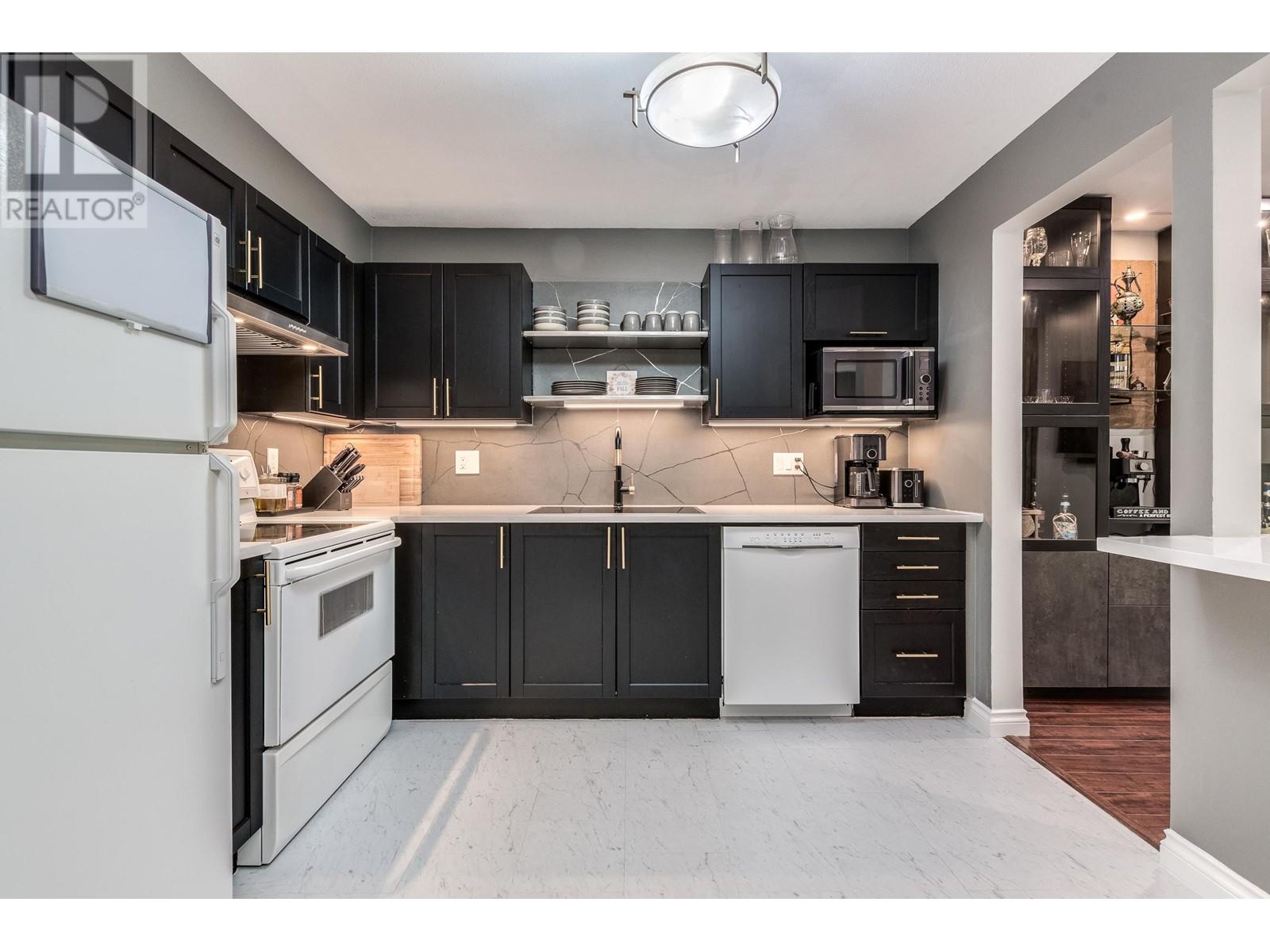 212 22233 RIVER ROAD, Maple Ridge, British Columbia