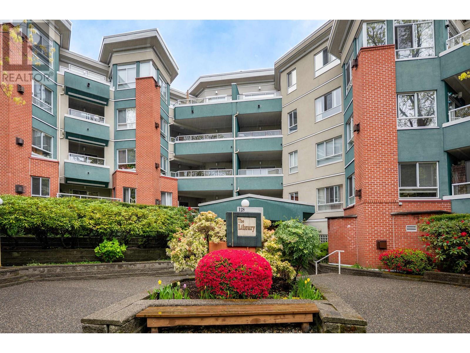 208 128 W 8TH STREET, North Vancouver, British Columbia