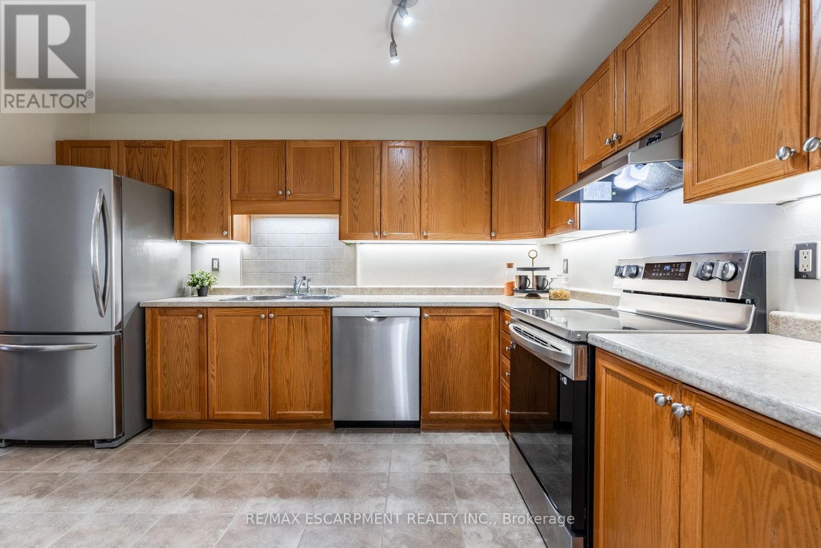 17 - 222 Fellowes Crescent, Hamilton, Ontario  L8B 0R1 - Photo 6 - X11994095