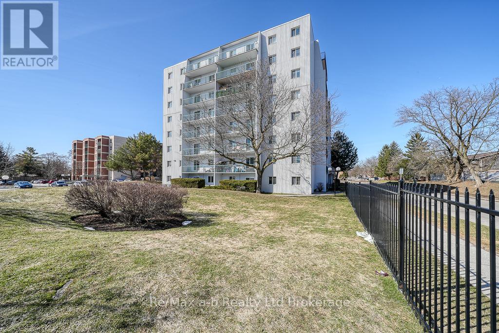 Property at 809 - 986 HURON STREET image 2