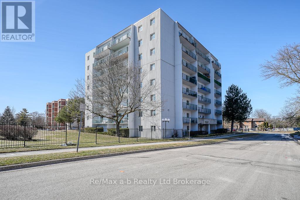 Property at 809 - 986 HURON STREET image 4