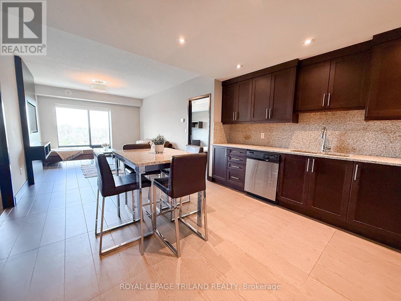 Property at 806 - 1235 RICHMOND STREET image 3