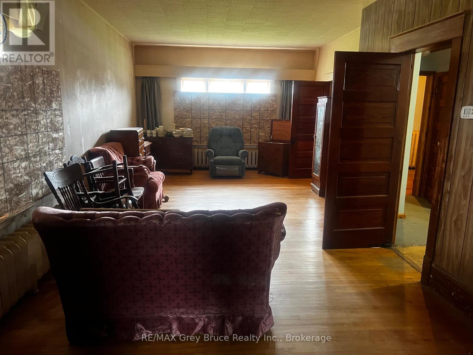 10179 6 Highway, Georgian Bluffs, Ontario  N0H 2T0 - Photo 16 - X12121153