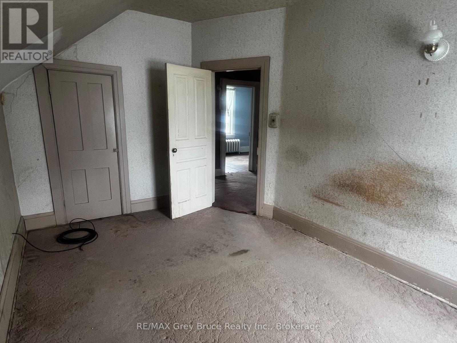 10179 6 Highway, Georgian Bluffs, Ontario  N0H 2T0 - Photo 26 - X12121153