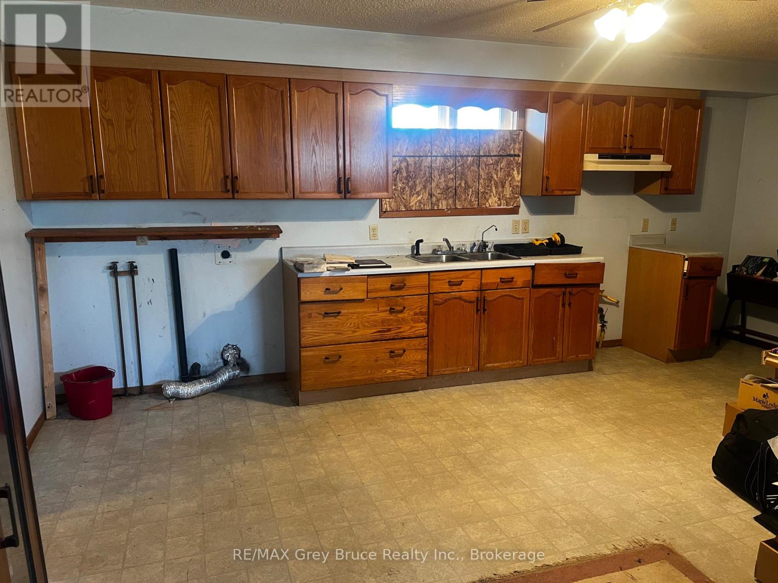 10179 6 Highway, Georgian Bluffs, Ontario  N0H 2T0 - Photo 21 - X12121153
