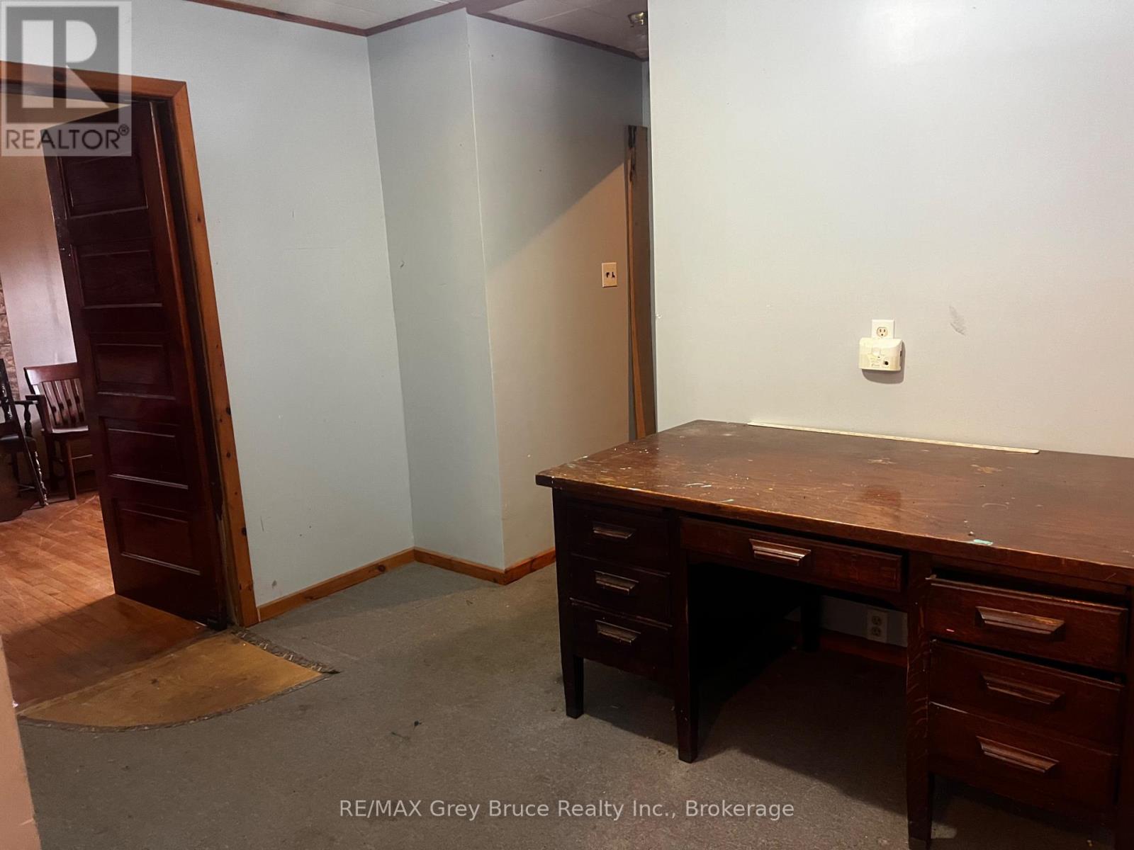 10179 6 Highway, Georgian Bluffs, Ontario  N0H 2T0 - Photo 22 - X12121153