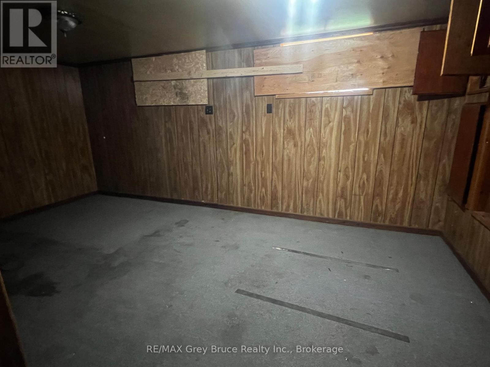 10179 6 Highway, Georgian Bluffs, Ontario  N0H 2T0 - Photo 33 - X12121153