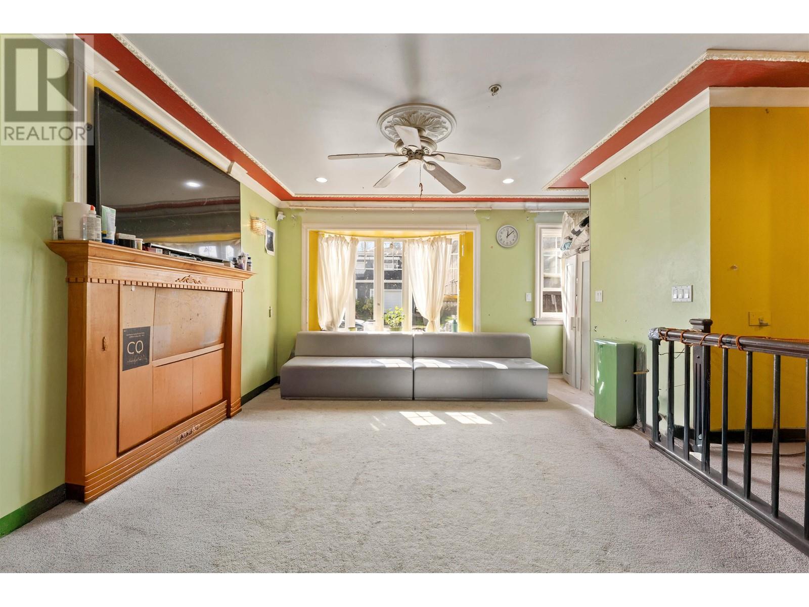 743 Durward Avenue, Vancouver, British Columbia  V5V 2Y9 - Photo 2 - R2998995