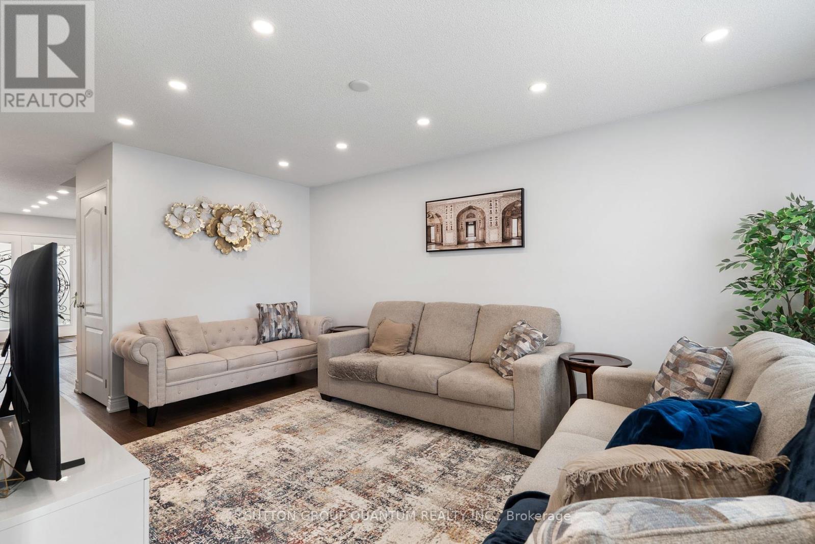 2071 Mcfadden Street, Innisfil, Ontario  L9S 0H6 - Photo 13 - N12128548