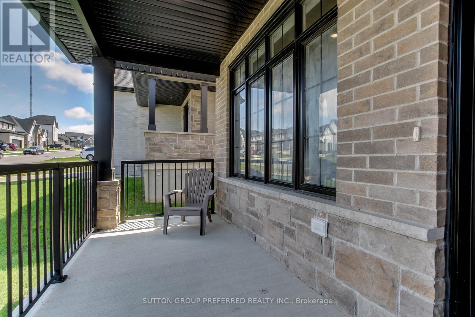 1005 Riverbend Road, London South (South B), Ontario  N6K 0J1 - Photo 3 - X12129044